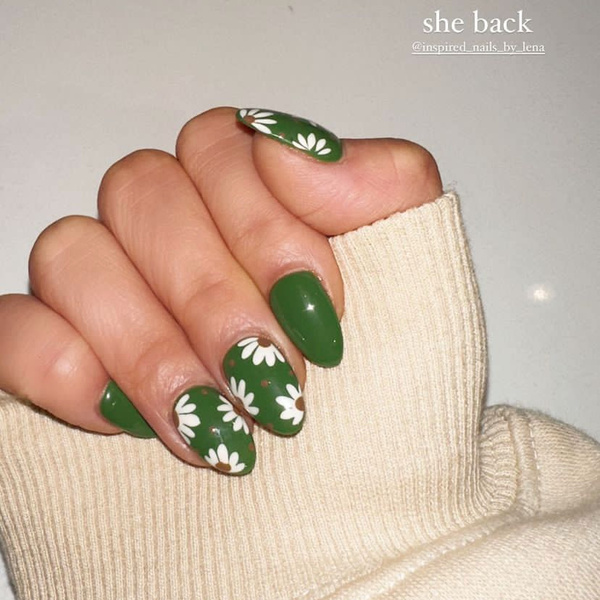 Зеленый маникюр как у Ланы Кондор — идея модного дизайна ногтей для тех, кто уже соскучился по лету