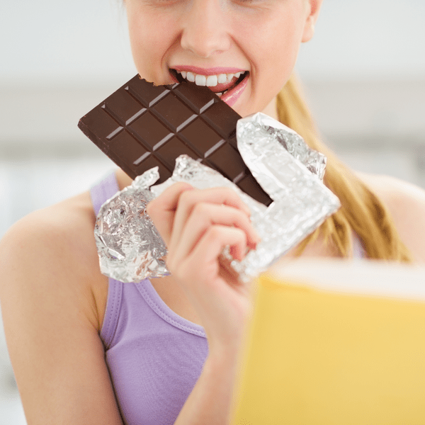 Грустно, но вкусно: жители России измерили свой уровень стресса… в шоколадках 😅