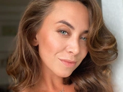 «Главное — не стать уткой»: Наталья Фриске сообщила, что увеличила губы
