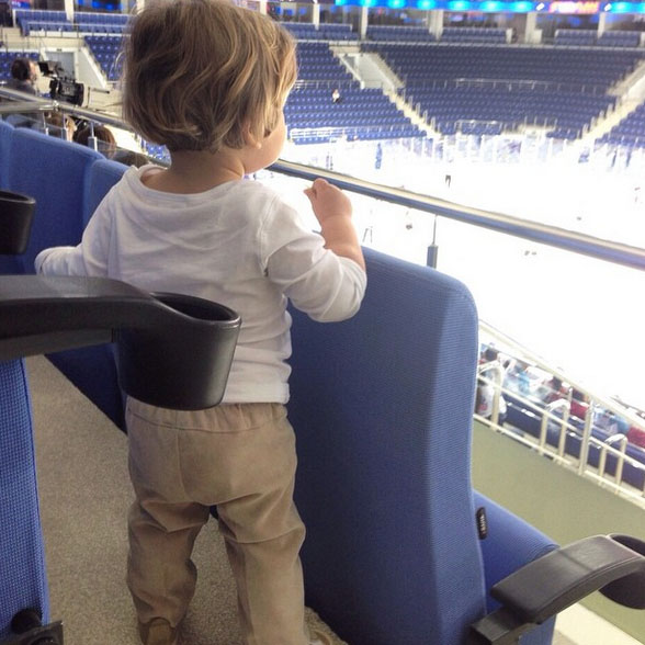 Мария Кожевникова впервые привела сына на хоккей