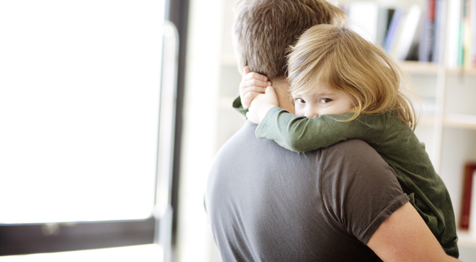 «Плохой муж, любящий папа»: почему нельзя запрещать детям любить отца