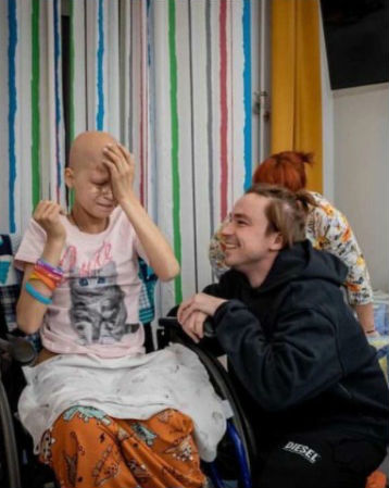 Александр Петров исполнил последнюю мечту умирающей от рака девочки – фото