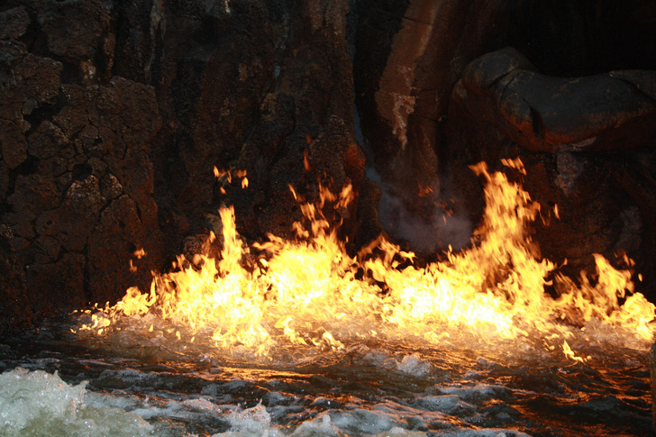 Будет ли вода гореть, если в нее добавить горючий материал?
