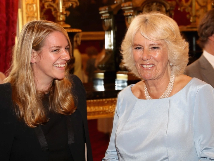 Камилла, герцогиня Корнуольская, со своей дочерью Лорой Лопес на вечеринке в саду Сент-Джеймсского дворца, посвященной 30-летию Национального общества остеопороза, 12 июля 2016