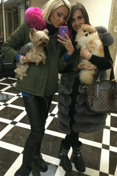 Этот невинный снимок Ольги Бузовой с сестрой Анной и собачками вызвал у фанатов непредсказуемую реакцию