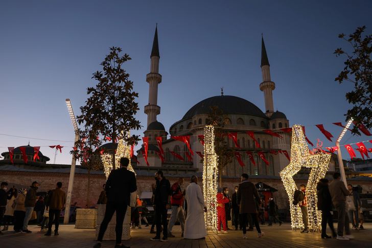 Есть версия, что обычай праздновать Новый год пришел из Турции