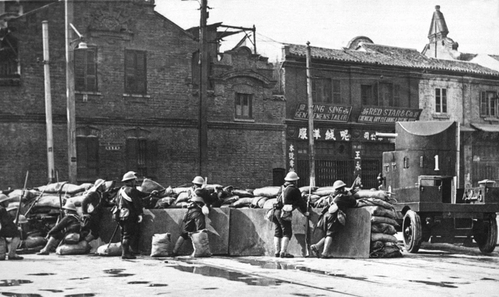 Баррикады на улицах Шанхая, февраль 1932 года | Источник: Universal Images Group via Legion Media