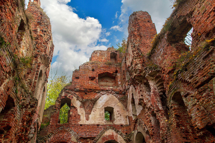 «Готическое кольцо» России: 6 впечатляющих руин, которые стоит посетить в Калининградской области