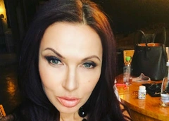 Эвелина Бледанс разозлила подписчиков голой грудью