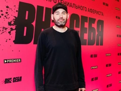 Кепка и разбитое сердце: похудевший Слепаков грустит на фоне влюбленных коллег