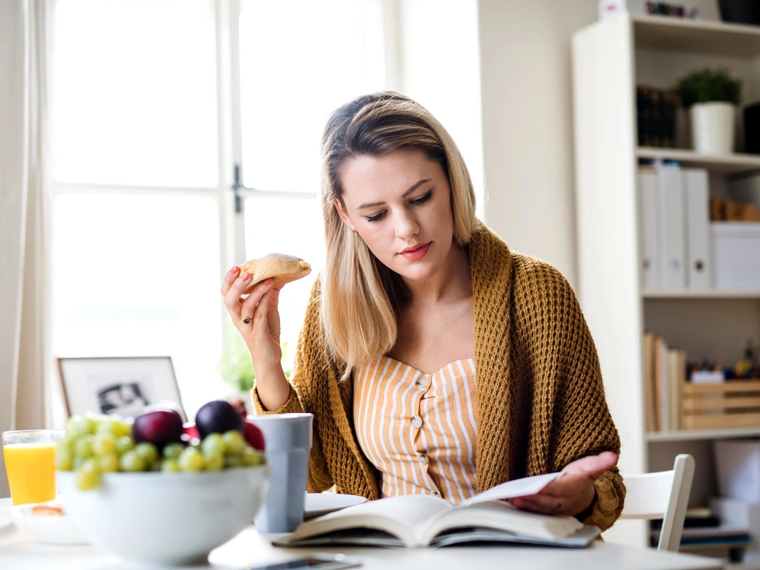 Вес под контролем: как понять, что вы переедаете (плюс 4 способа исправить ситуацию) | marieclaire.ru