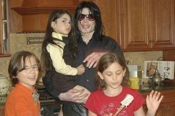 Майкл Джексон обожал проводить время с детьми