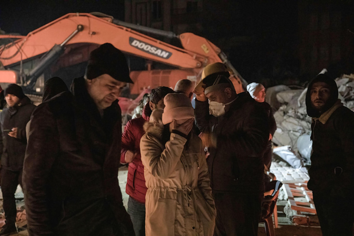 Тела мамы и ребенка из России нашли под завалами в Турции — отца и сына еще ищут