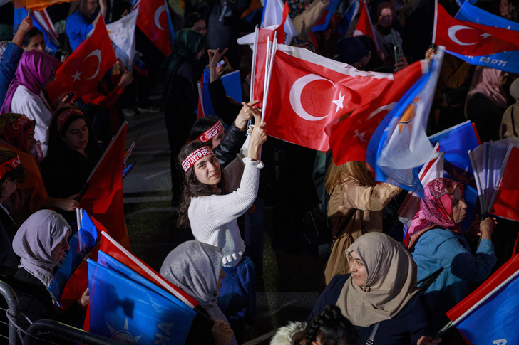 Эрдоган и его соперник Кылычдароглу не одолели планку в 50% голосов. Главу Турции определит второй тур выборов