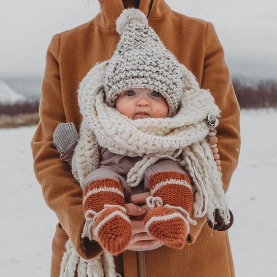 В коляске и на санках: как одевать малыша на прогулку в мороз