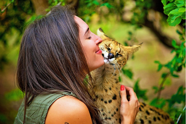 10 фотографий дружбы людей и животных, в которую сложно поверить