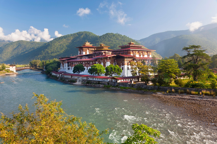 Отпустите меня в Гималаи: чем заняться в Бутане, который вновь открывается для туристов