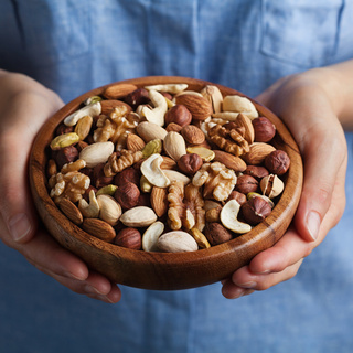 Гастроэнтеролог Самсонова перечислила самые полезные для мужчин орехи