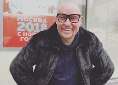 Певец Шура разделся на публике