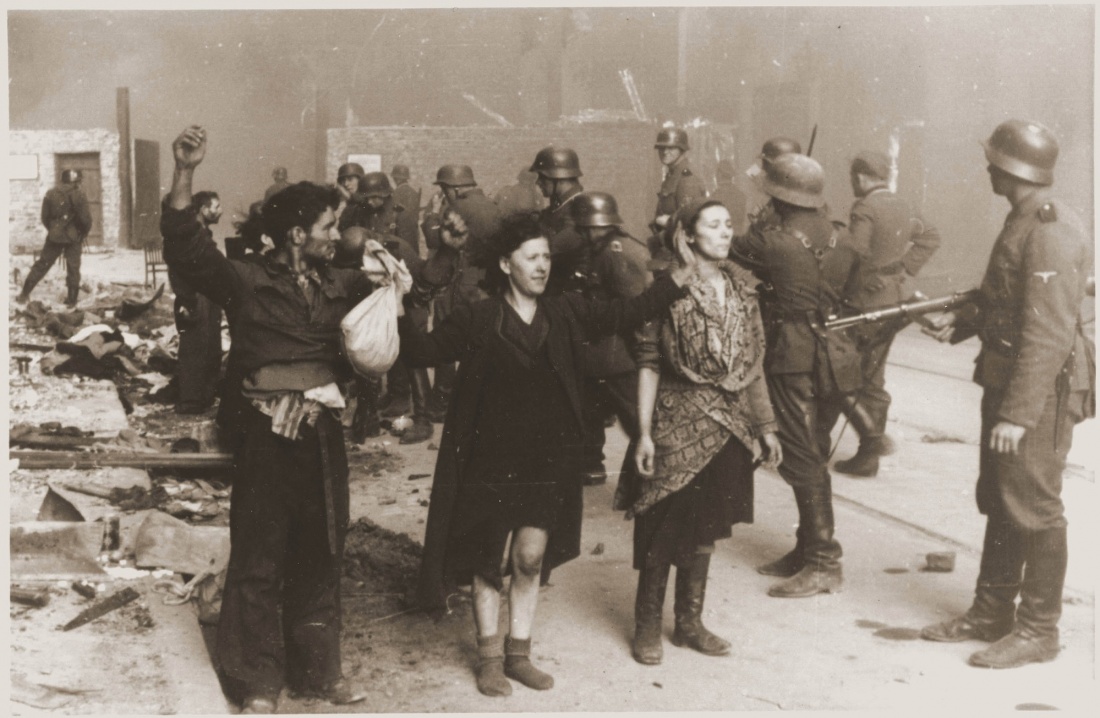 Женщина-палач: история Тоньки-пулеметчицы, расстреливавшей наших пленных на  службе у фашистов | WOMAN