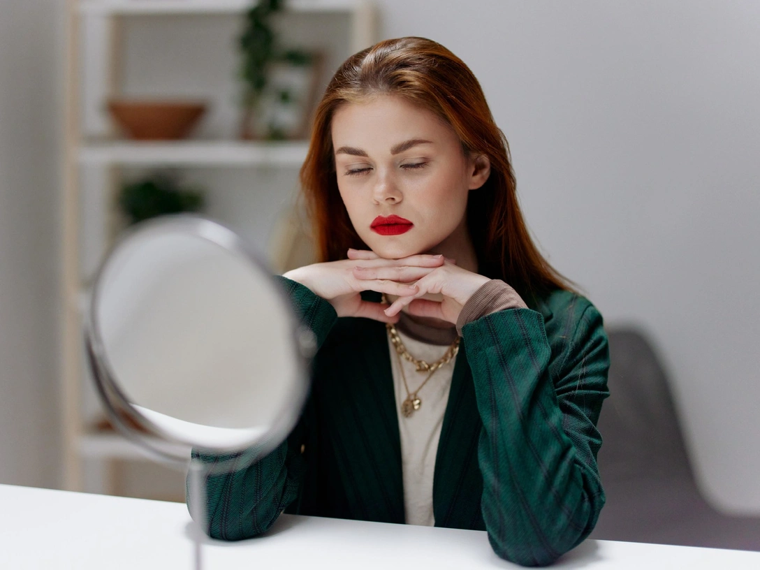 Прощай, молодость: 8 вечерних привычек, которые незаметно старят вашу кожу (а вы и не знали) | marieclaire.ru