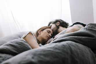 В какой позе вы засыпаете с партнером?