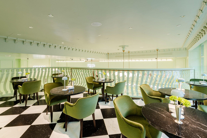 В лондонском универмаге Harrods открылось поп-ап кафе Prada