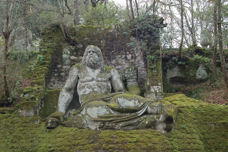 Статуя Нептуна в парке Sacro Bosco (Sacred Grove), Бомарцо, Италия. | Источник: Getty Images