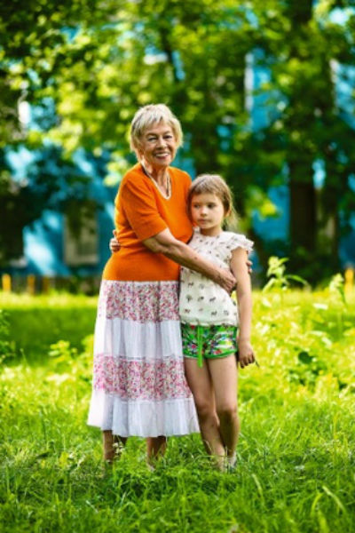 Александра Назарова с внучкой