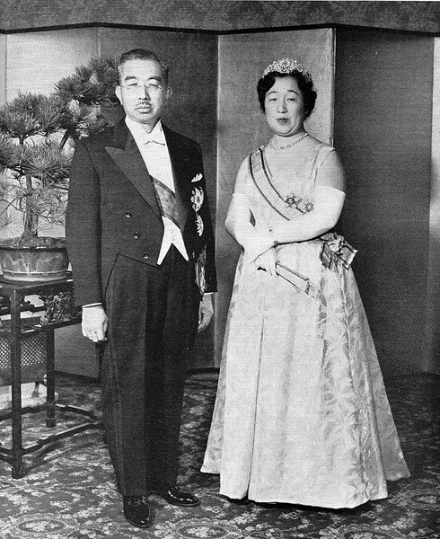 Еще один долгожитель на троне: жизнь императора Японии Хирохито в 15 фото