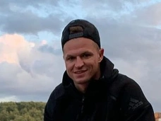 Дмитрий Тарасов оправдался за поход в храм в куртке с оскорбительной надписью