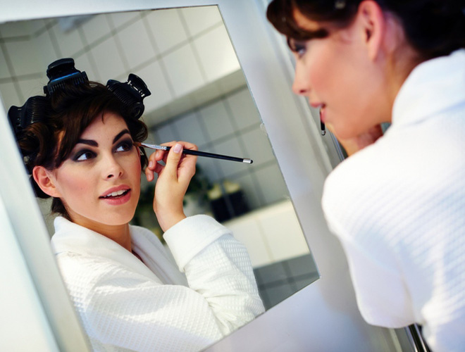 Какие выбрать водостойкие средства для макияжа: плюсы и минусы