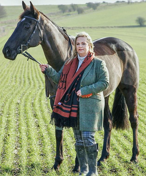 «Прыщавая толстушка-конюх» — посмотрите 10 фотографий Саши Уолпол — первой женщины принца Гарри