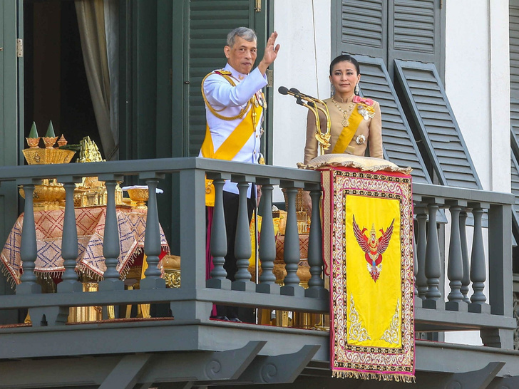 Король Таиланда простил свою фаворитку и вернул ей все титулы