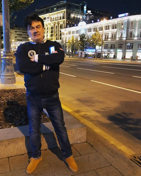 Александр Серов