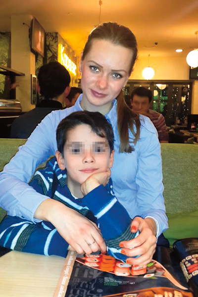 Анна при любой возможности летела в родной Харьков – повидаться с младшим братом Денисом