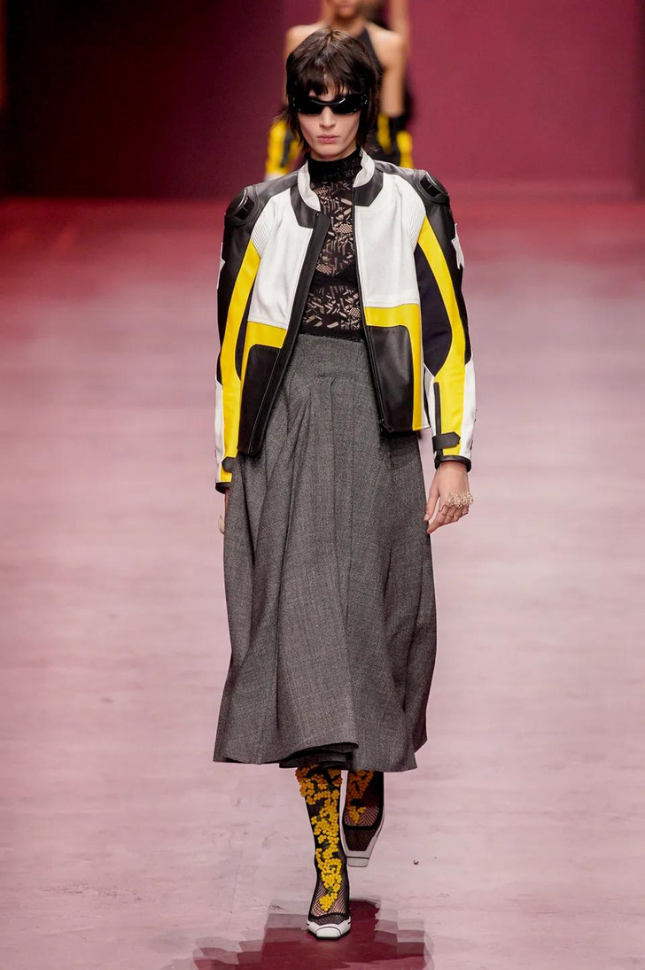 Новая эра Dior: мотоциклетные куртки, строгие платья и спасательные жилеты