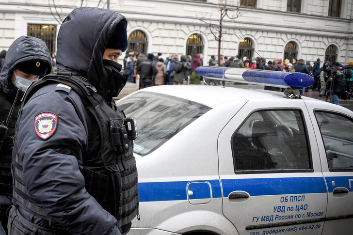 Неадекватный мужчина открыл стрельбу в московском МФЦ. Два человека погибли, ранена 10-летняя девочка