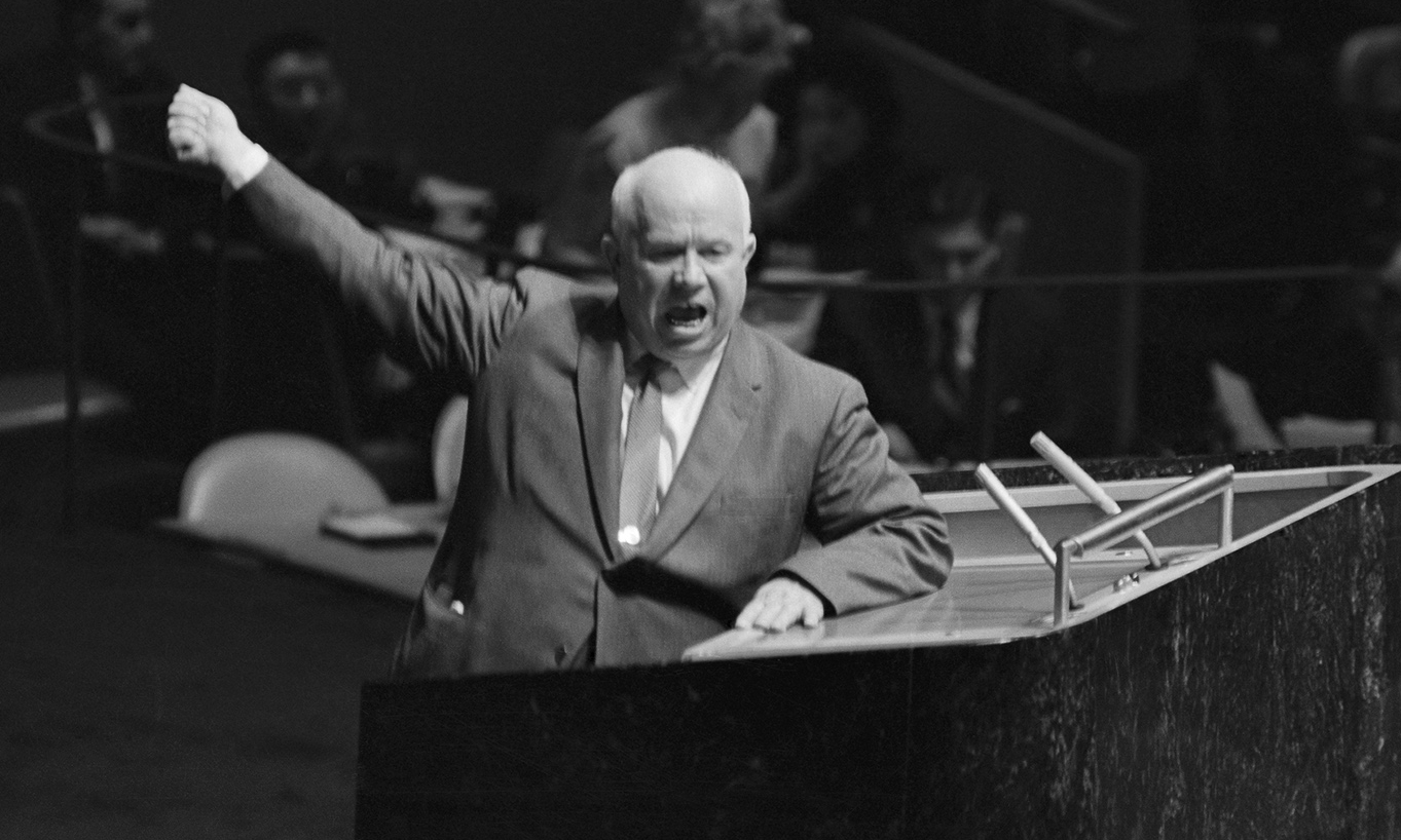Хрущев в 1956 году выступил с докладом. Хрущев в ООН.