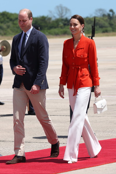 Борьба за репутацию: принц Уильям и Кейт Миддлтон до сих пор пожинают плоды провального Карибского турне