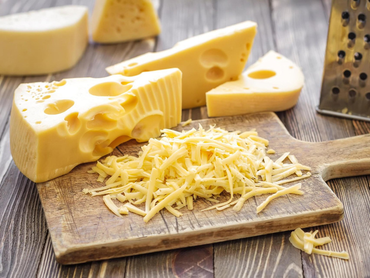 Страшный сон шеф-повара: как на самом деле нужно натирать сыр (даже если нет терки)