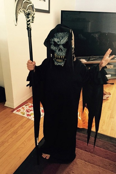 Сын Саши Зверевой Макар в костюме для Хеллоуина