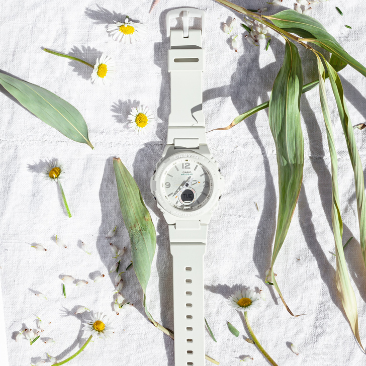 White fall: крупные, но элегантные часы Casio в молочном оттенке