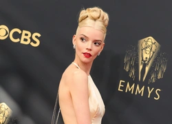 «Эмми-2021»: лучшие звездные образы церемонии награждения