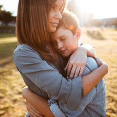 9 материнских ошибок, которые ломают жизнь сыновьям