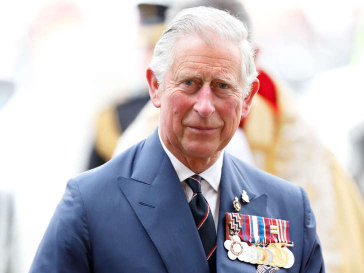 Еще один королевский скандал: принца Чарльза уличили в тайной переписке с педофилом
