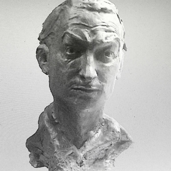 Скульптурный портрет Георгия Вицина разработала дочь артиста