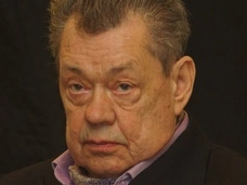 Сын Николая Караченцова: «Папе тяжело дышать»