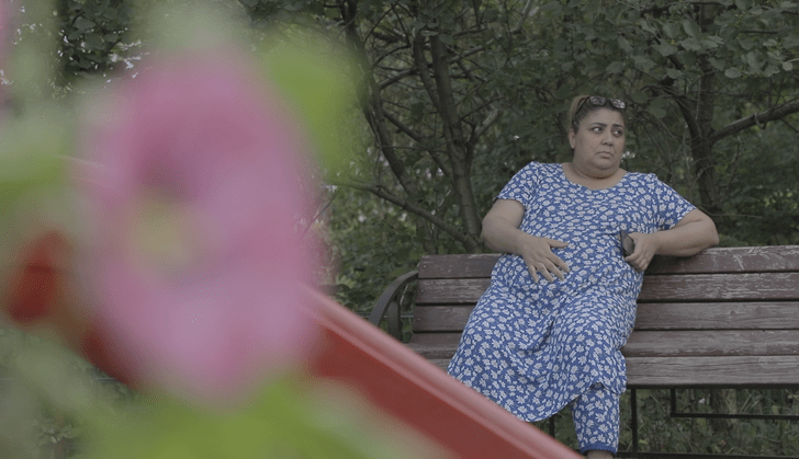 Беременна в 45 лет: мать из Душанбе решает рожать в эфире, несмотря на гулящего мужа