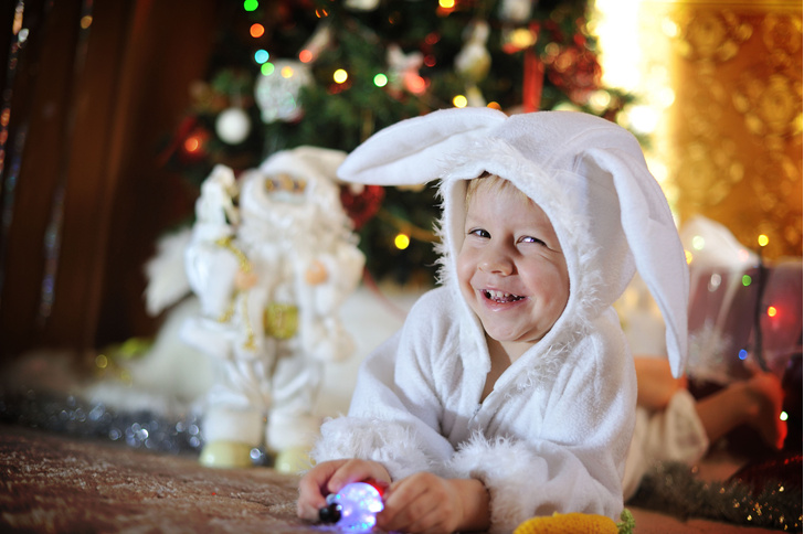 Мальчики-зайчики, девочки-снежинки: почему детей в СССР одевали в эти новогодние костюмы — ответ удивит